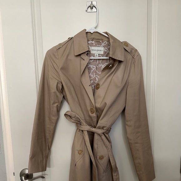 Banana Republic Factory Jackets & Blazers - BANANA REPUBLIC - Beige / Khaki Trench Coat in XS